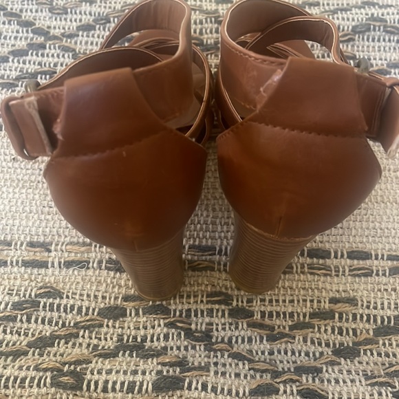 Used Size 7 Strap Heels - Picture 4 of 6